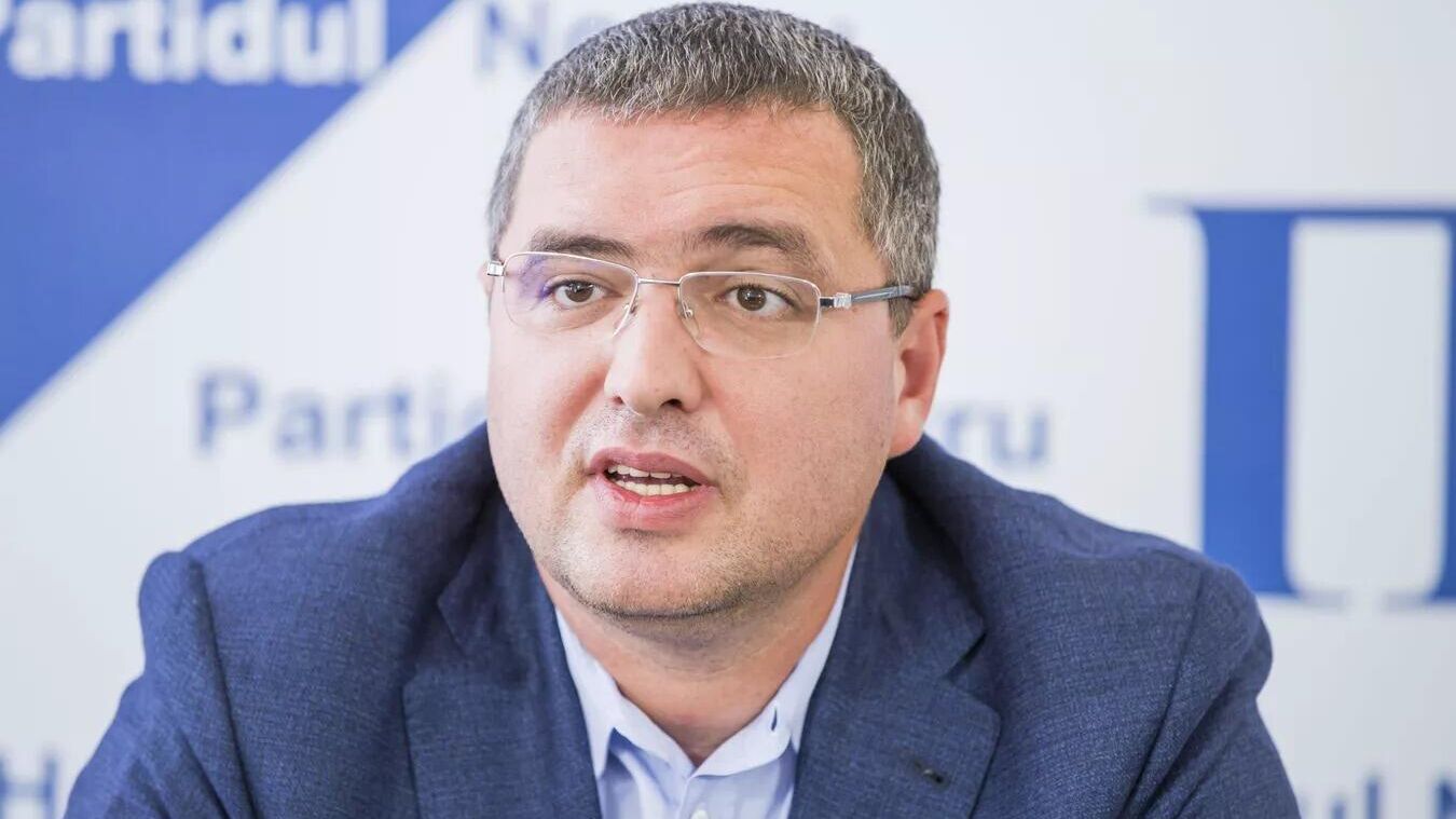 Ренато Усатîй